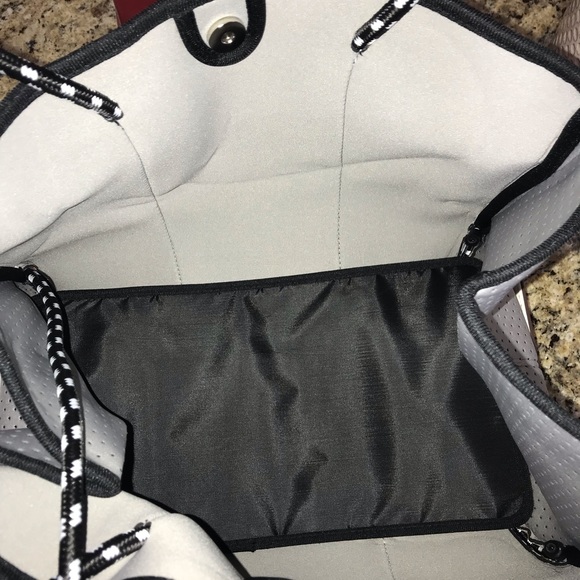 Leopard, Green & Red Neoprene Bag with wristlet - Picture 3 of 3